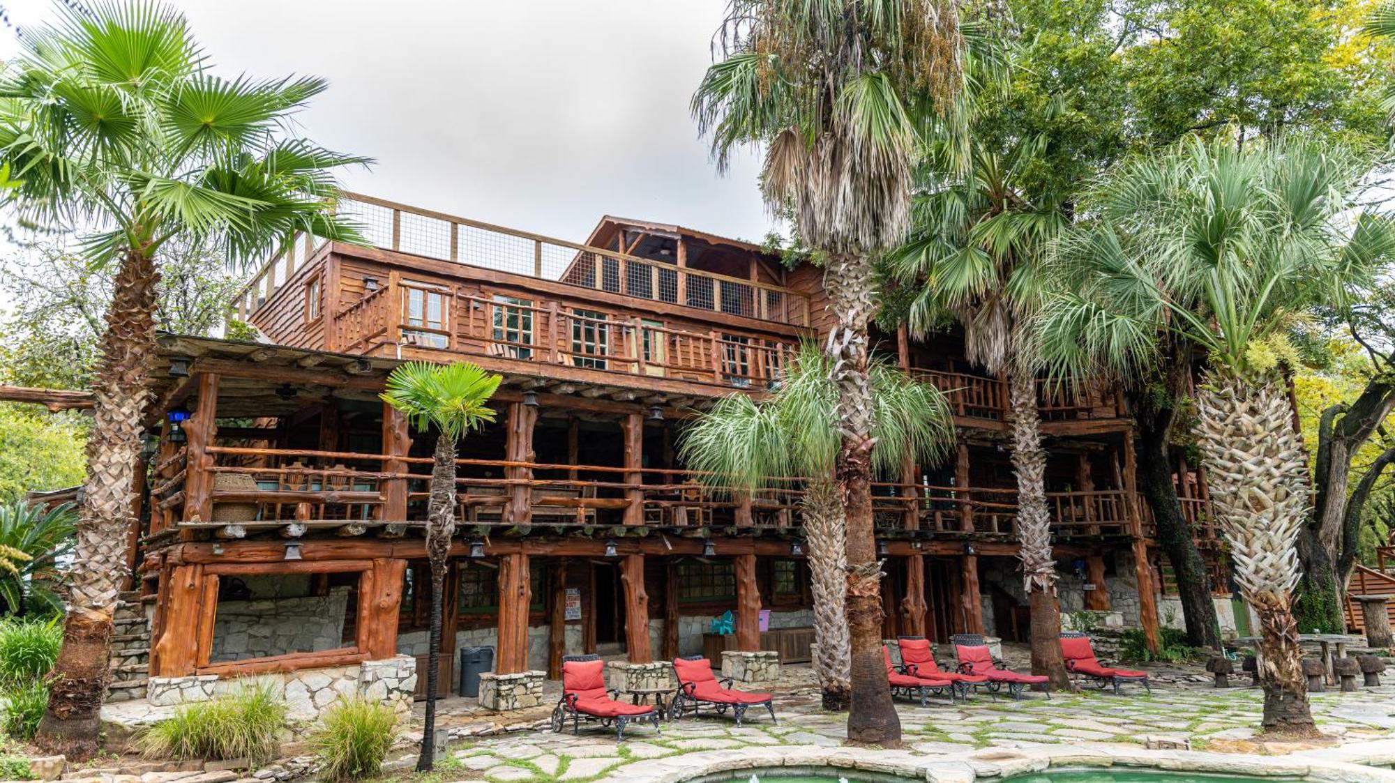 Moon River Ranch Lodge