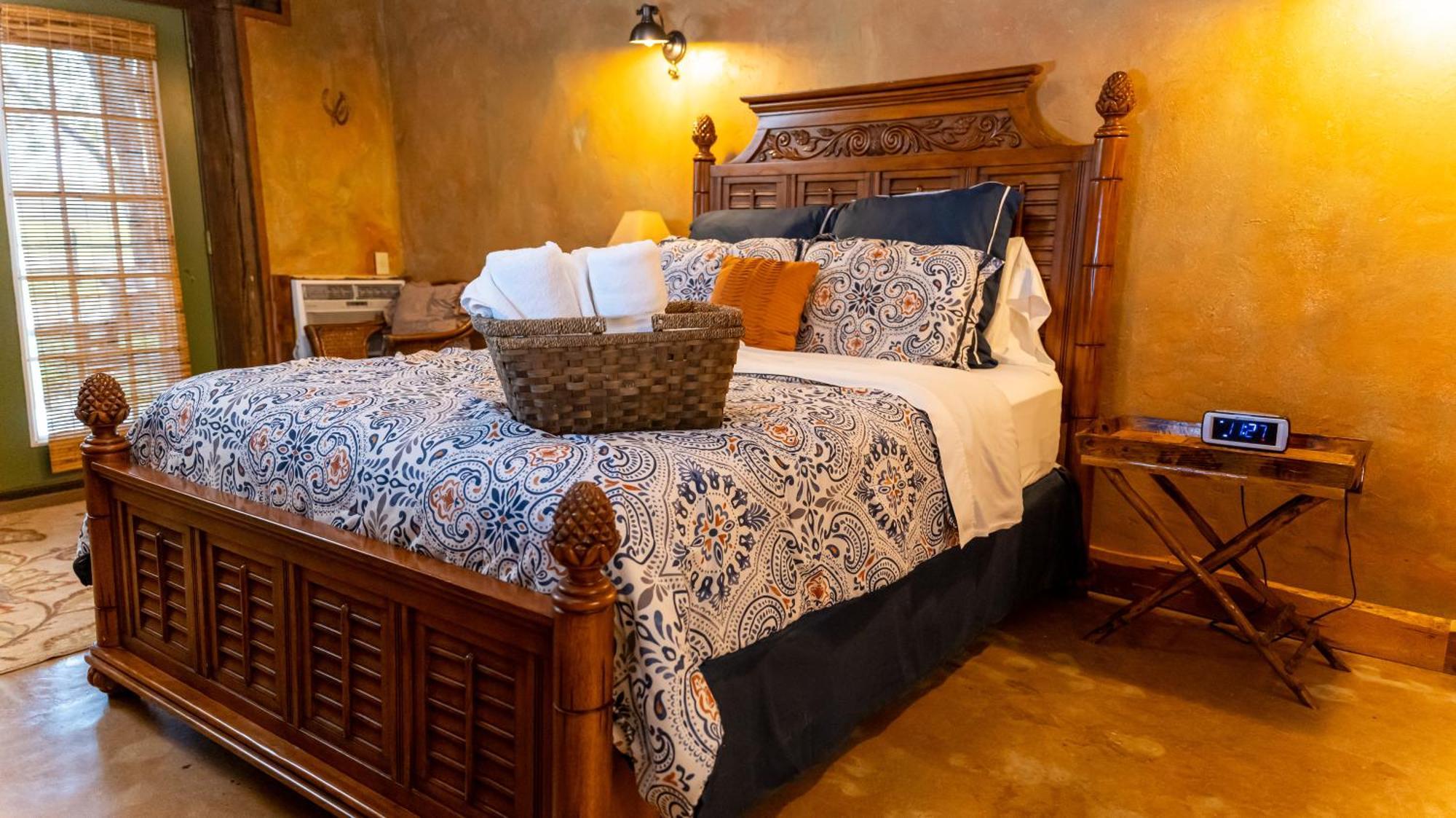 Moon River Ranch Lodge *
