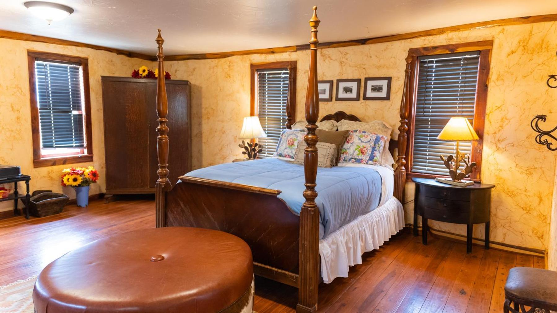 Moon River Ranch Lodge *
