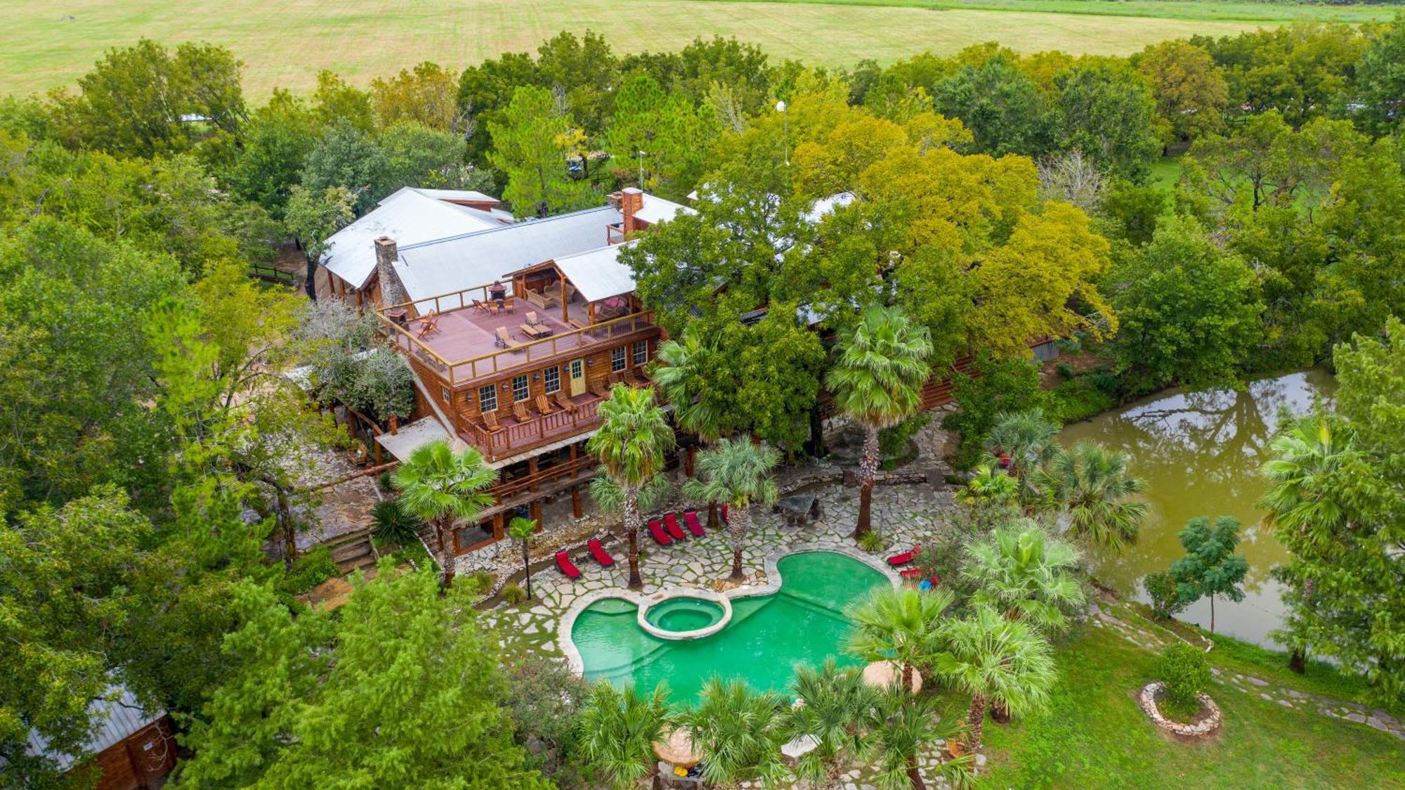 Moon River Ranch Lodge *