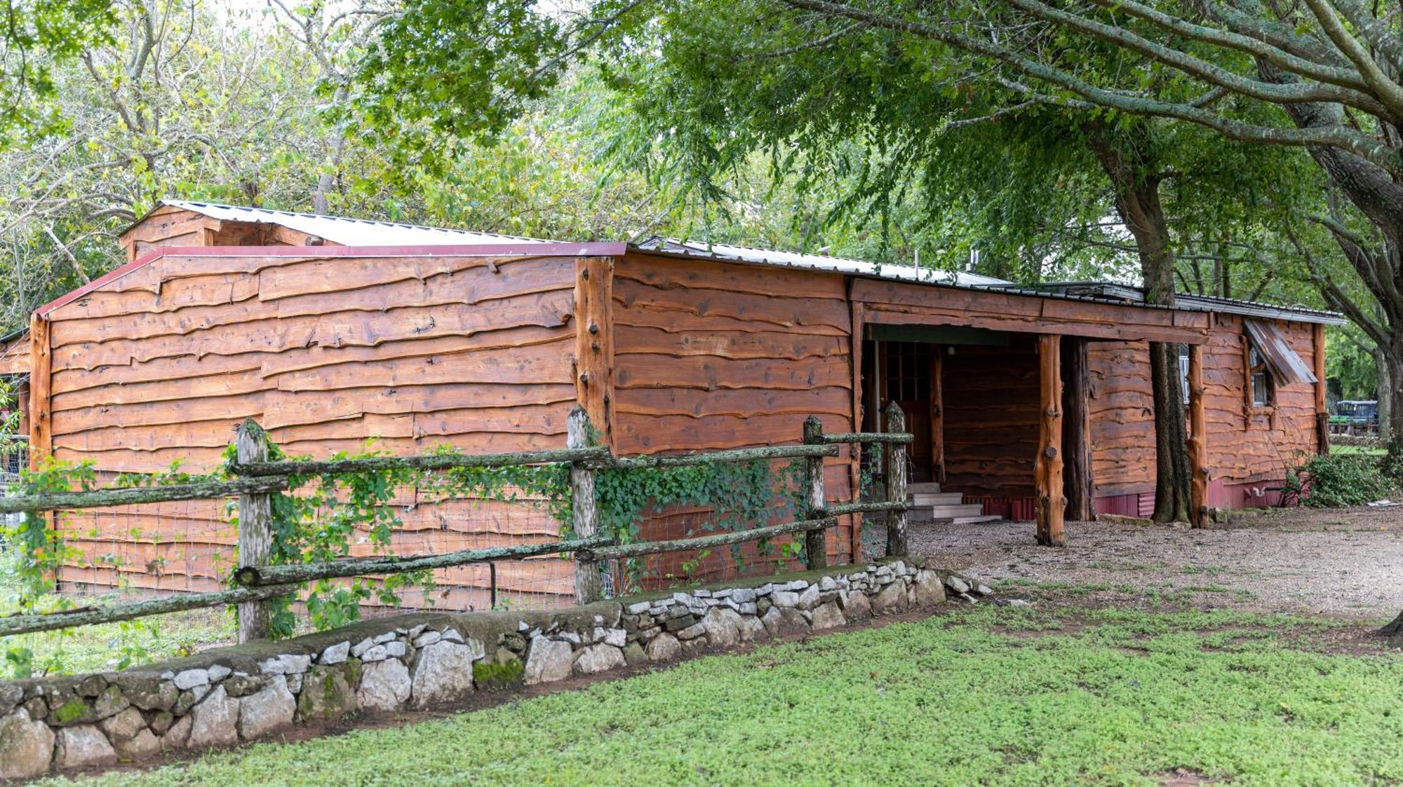 Moon River Ranch Lodge *