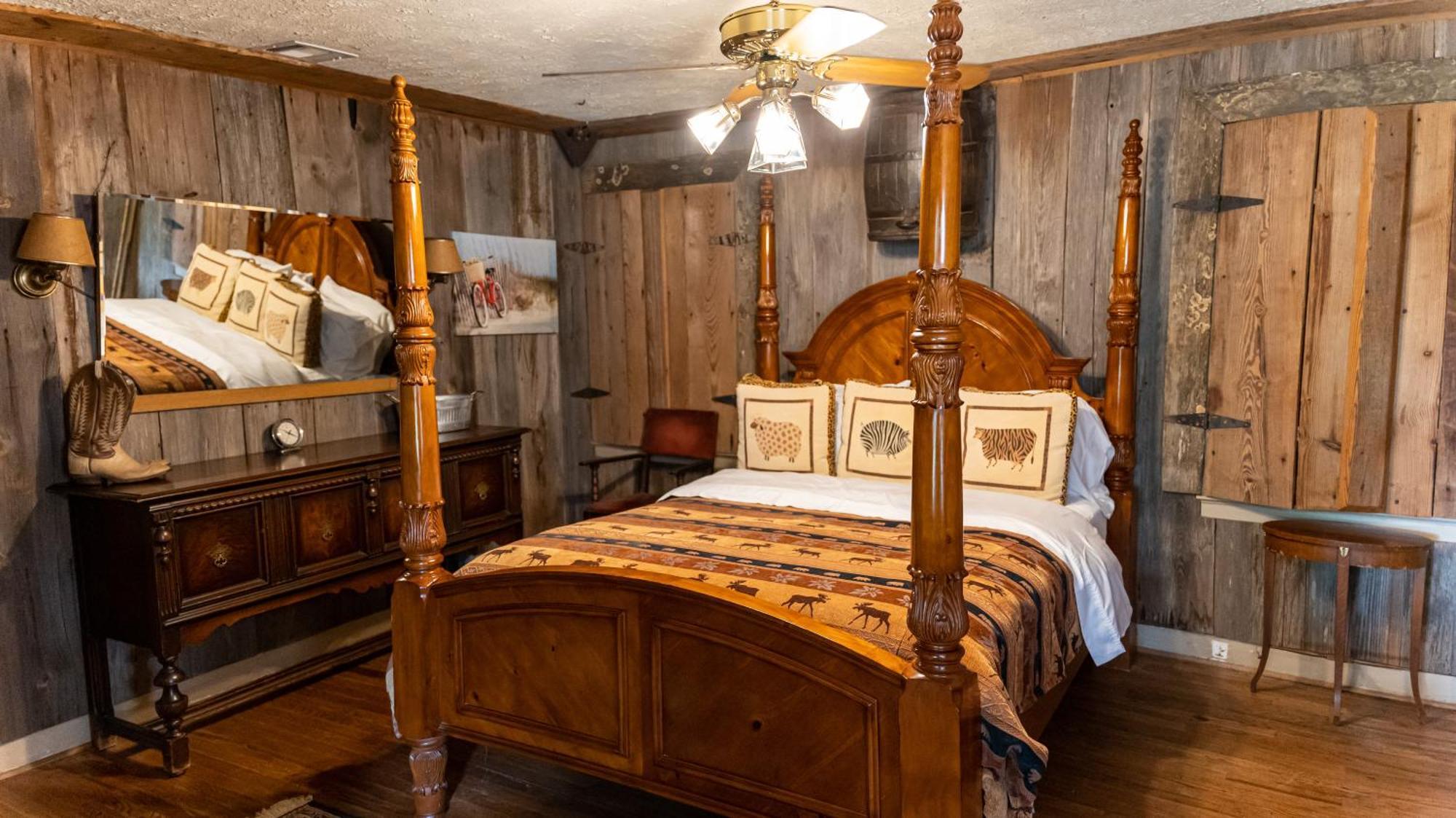 Lodge Moon River Ranch