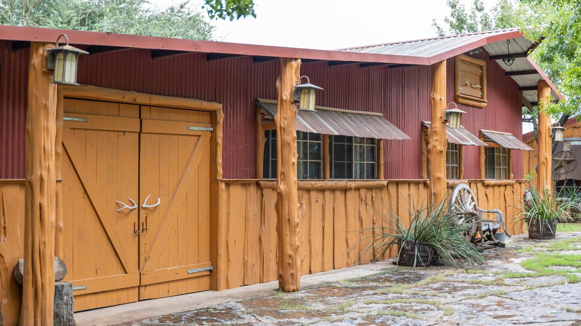 Moon River Ranch Lodge *
